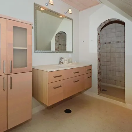 5 Bedroom Stunning Home In Stakroge