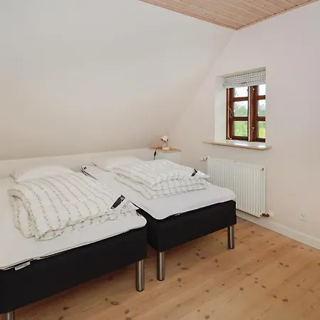 5 Bedroom Stunning In Stakroge Holiday home Knaplund