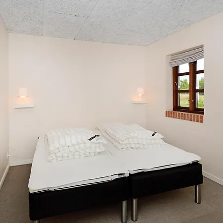 5 Bedroom Stunning Home In Stakroge