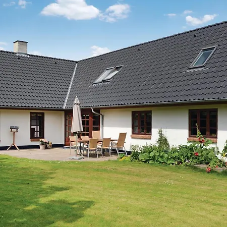 Holiday home 5 Bedroom Stunning In Stakroge Knaplund