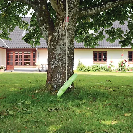 5 Bedroom Stunning In Stakroge Holiday home Knaplund